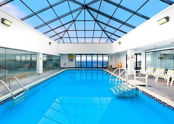 Splendid Beachfront With Balcony Views Pool Gym Tennis Ac & Sauna *