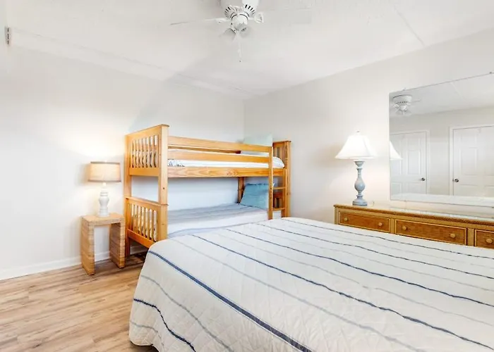 Holiday home Splendid Beachfront With Balcony Views Pool Gym Tennis Ac & Sauna *