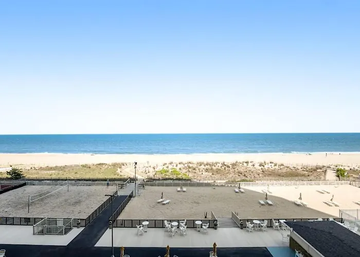 Splendid Beachfront With Balcony Views Pool Gym Tennis Ac & Sauna Holiday home *