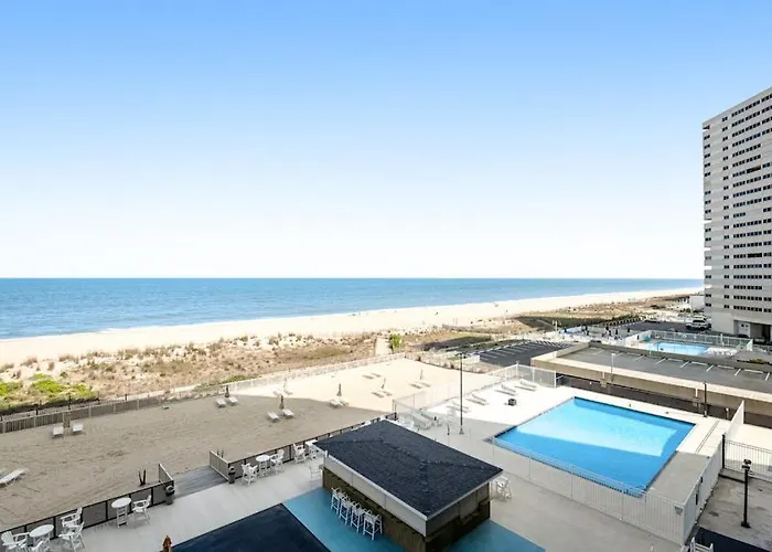 Splendid Beachfront With Balcony Views Pool Gym Tennis Ac & Sauna Holiday home *