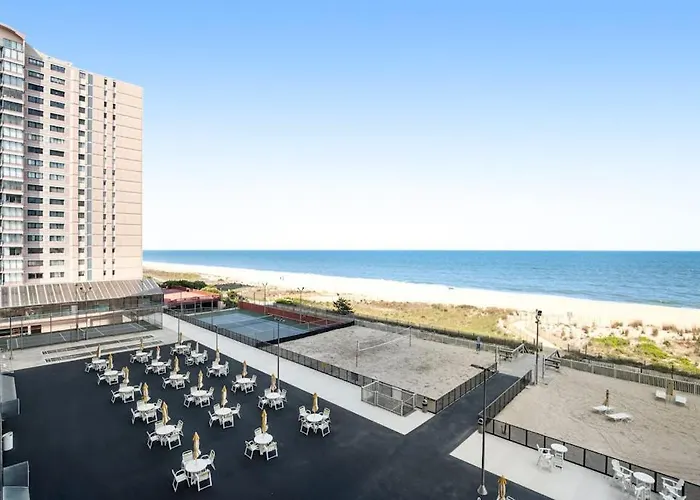 Holiday home Splendid Beachfront With Balcony Views Pool Gym Tennis Ac & Sauna
