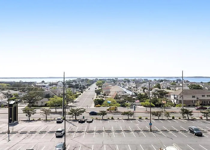 Splendid Beachfront With Balcony Views Pool Gym Tennis Ac & Sauna Holiday home Ocean City