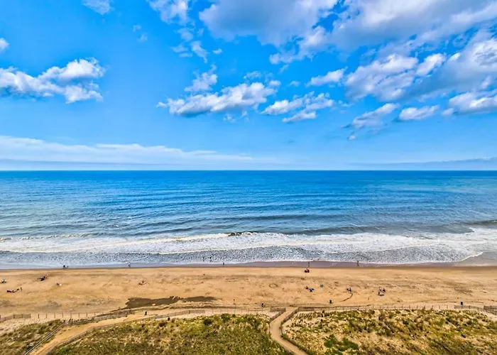 Splendid Beachfront With Balcony Views Pool Gym Tennis Ac & Sauna Holiday home
