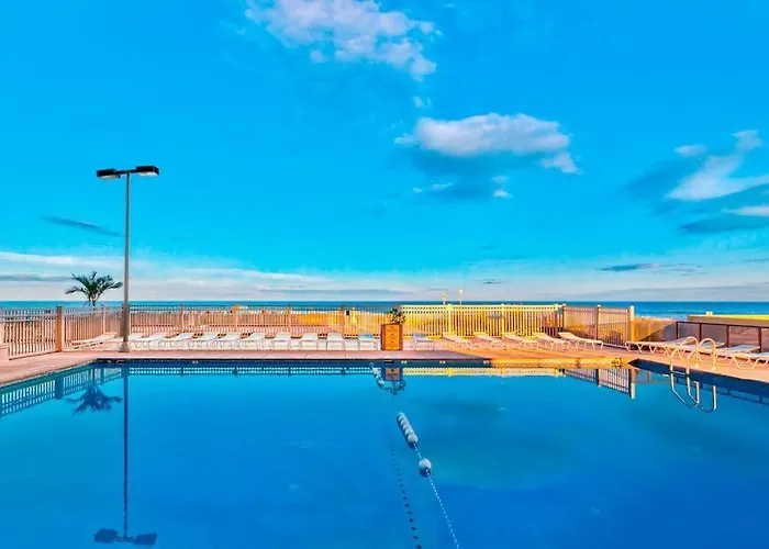 Splendid Beachfront With Balcony Views Pool Gym Tennis Ac & Sauna