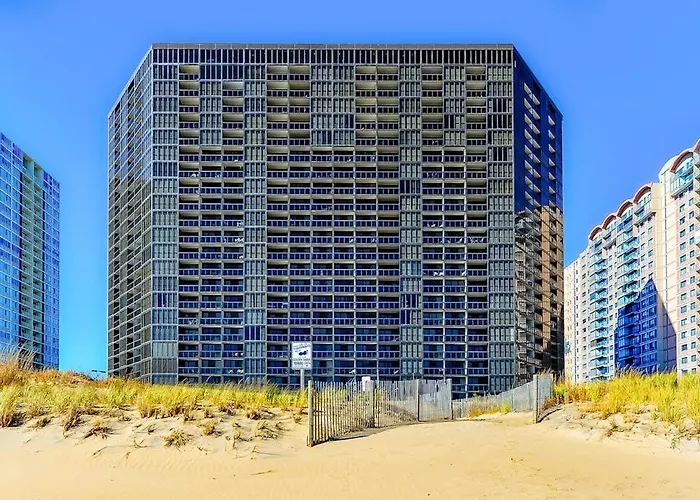 Splendid Beachfront With Balcony Views Pool Gym Tennis Ac & Sauna